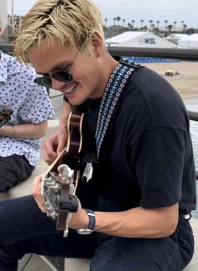 Duo performance on the pier in Huntington Beach, CA Jazz guitar teacher Ian Westerbeck performing in HB Huntington Beach, California